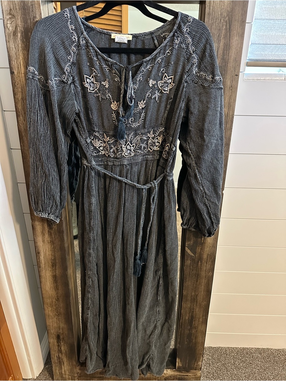 Sweet Magnolia Embroidered Boho Maxi Dress L Gray Gauze Tassel Tie Women’s